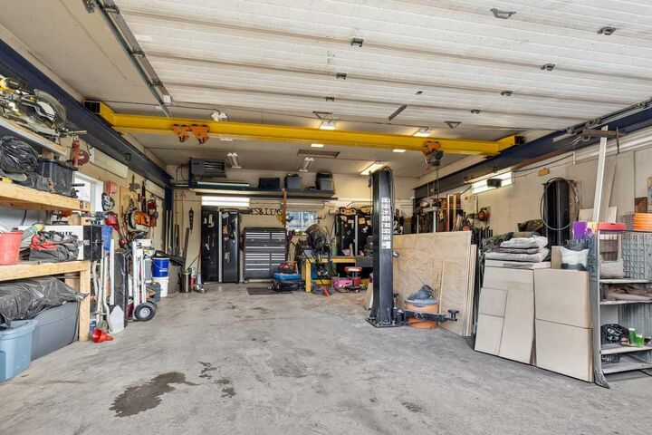 Property Photo:  216 Castleridge Drive NE  AB T3J 1X3 