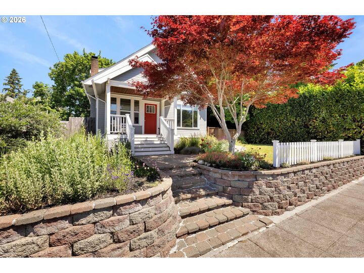 Property Photo:  414 W 30th St  WA 98660 