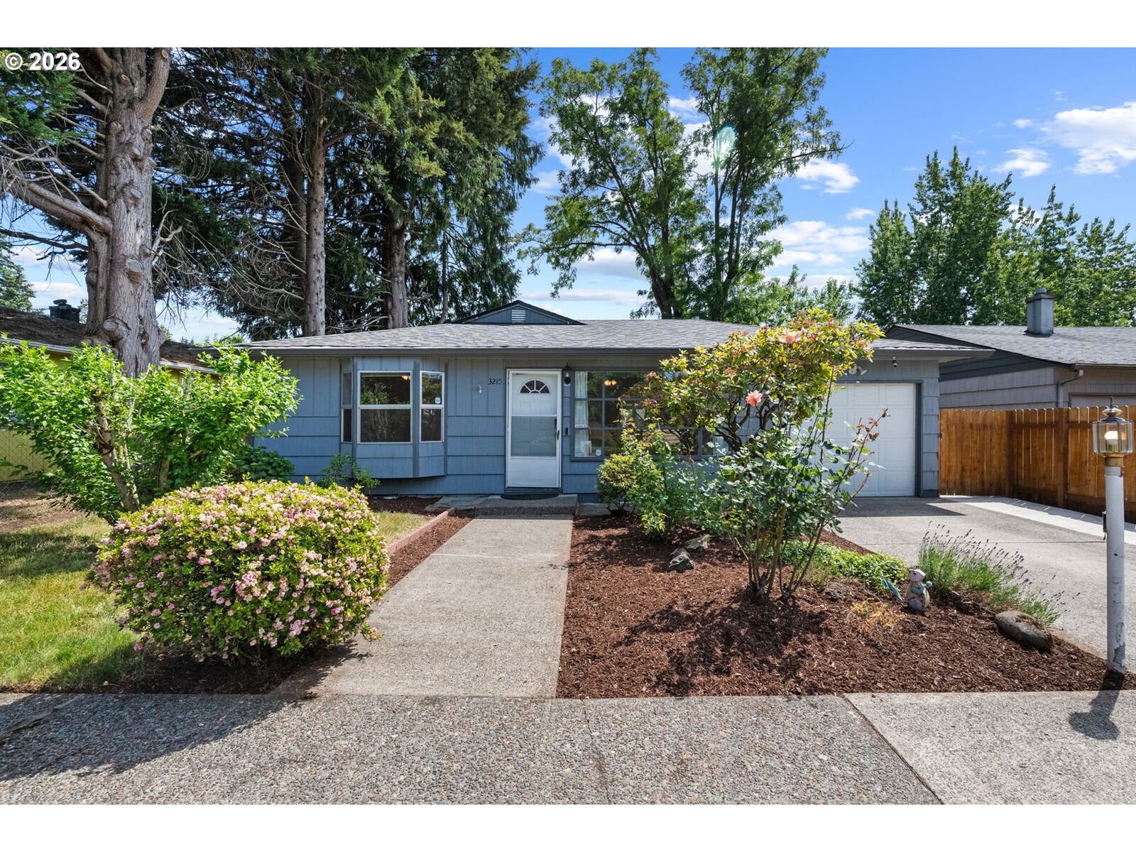 Property Photo: 3215 E 30th St WA 98661