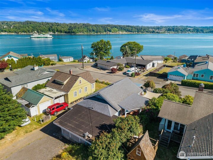Property Photo:  2708 E 10th Street  WA 98310 