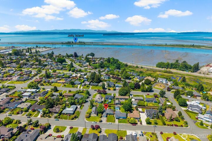 Property Photo:  528  Wetmore Avenue  WA 98201 