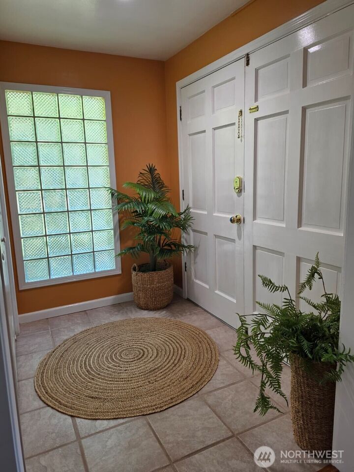 Property Photo: 1918 S Lake Stickney Dr WA 98087
