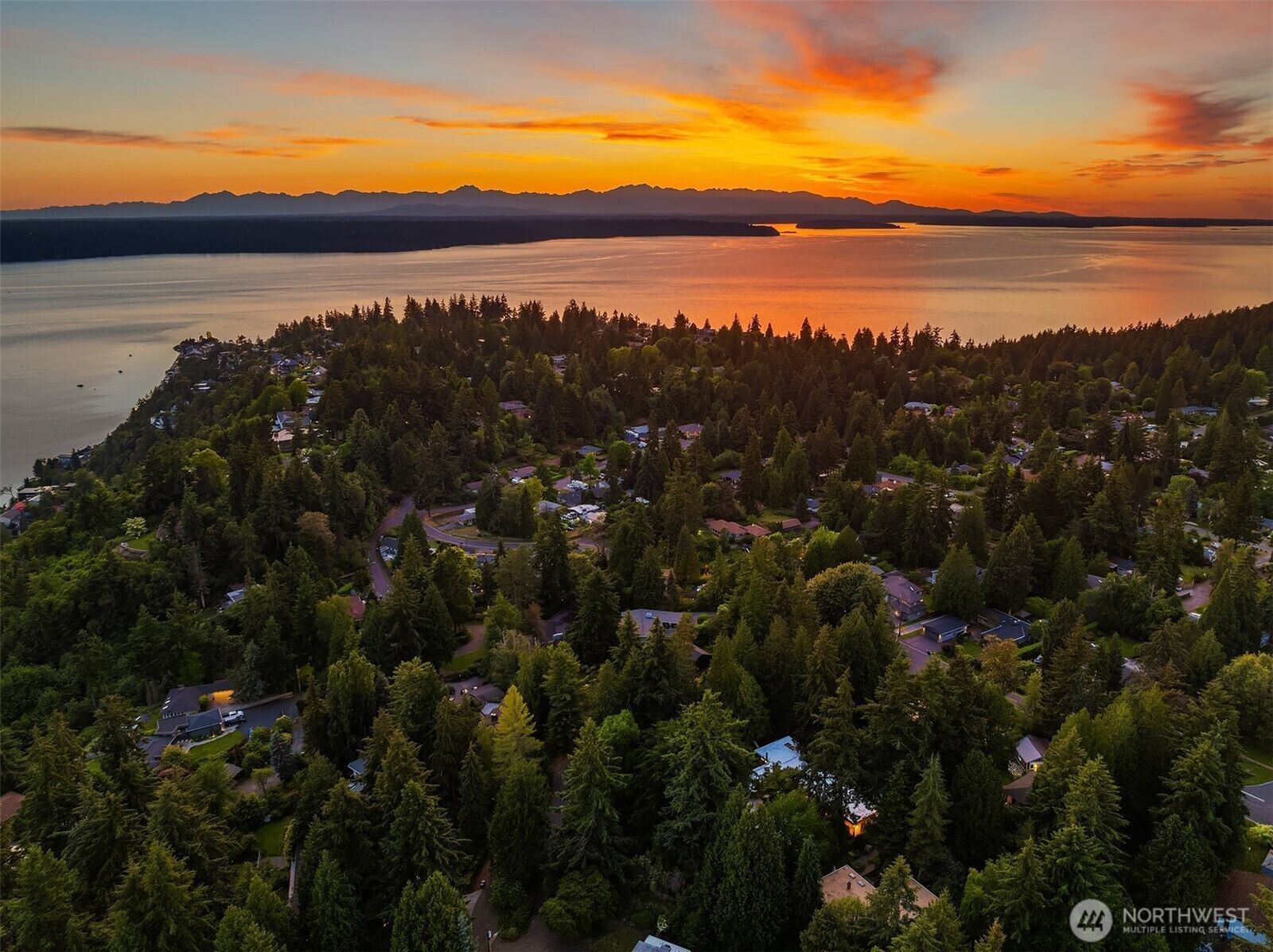 Property Photo:  1919 SW 170th Street  WA 98166 