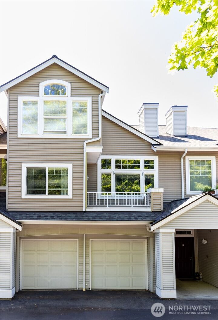 Property Photo: 420 S 46th Place H WA 98055