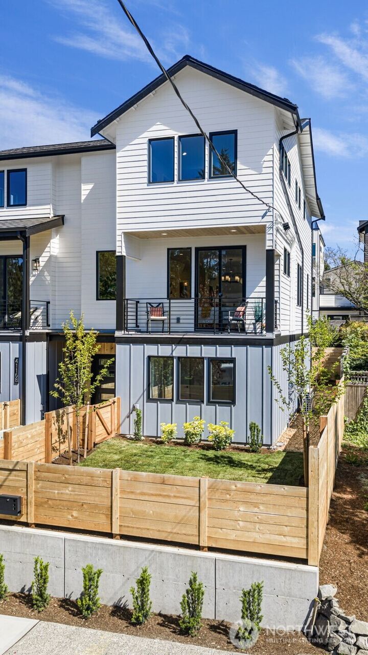 Property Photo:  4116 NE 60th Street  WA 98115 