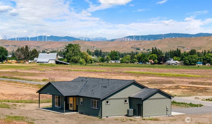 Property Photo: 600 Thorp Landing Lane WA 98946