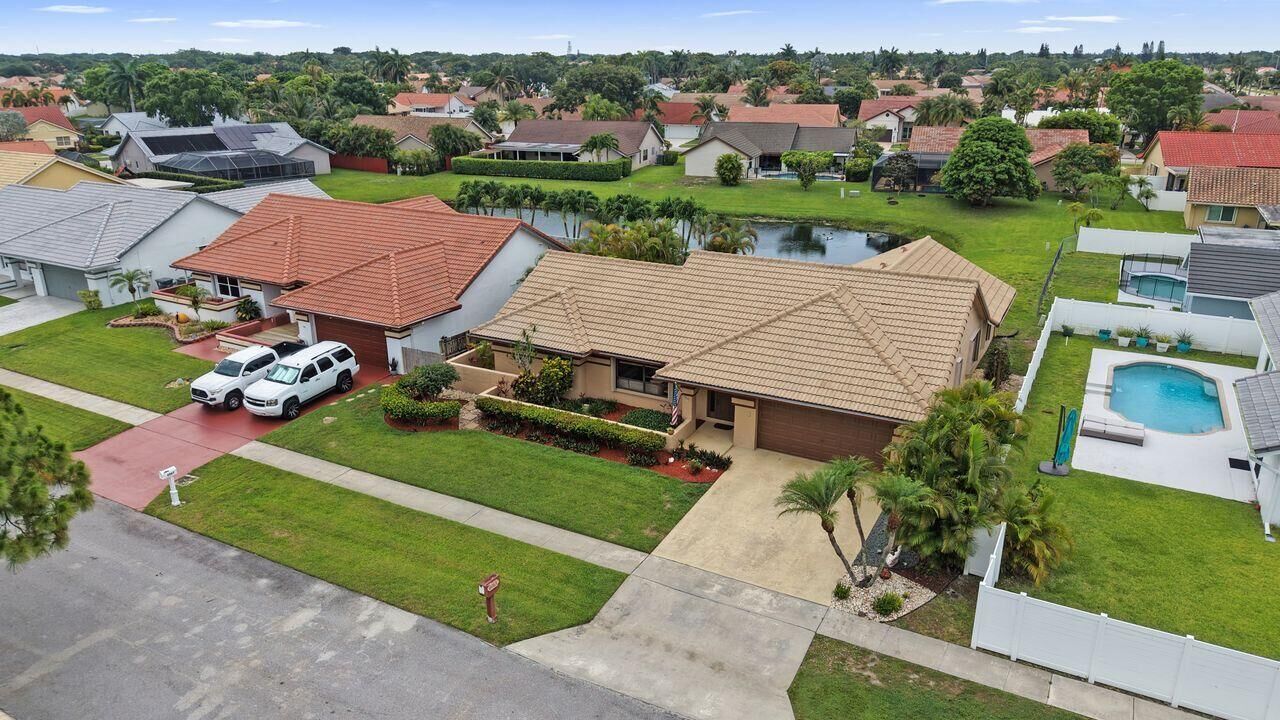 Property Photo:  6063 Sunberry Circle  FL 33437 
