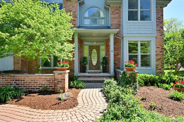 Property Photo: 2749 Nicole Court MI 48324