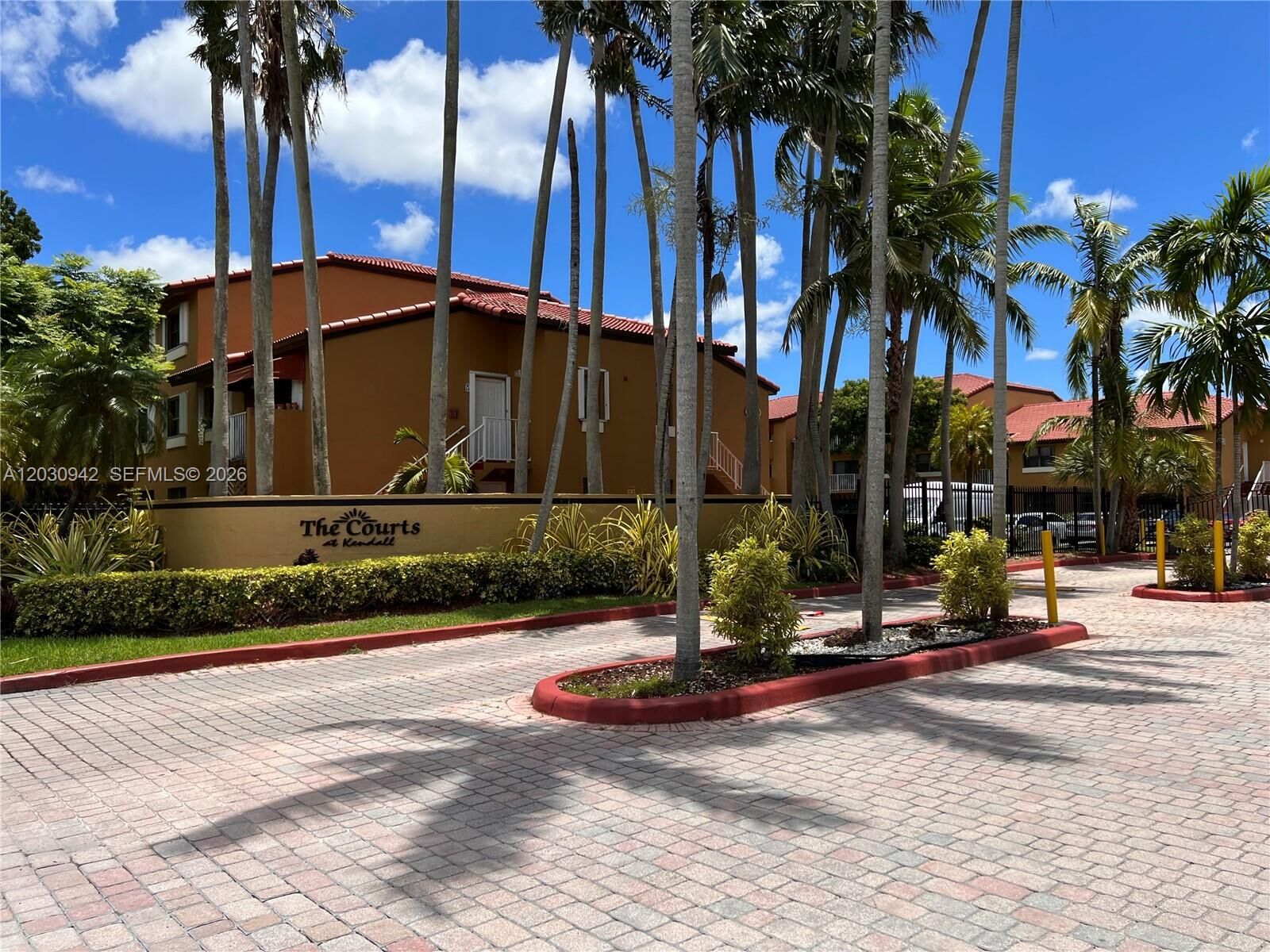 Property Photo: 15610 SW 80th St J-105 FL 33193
