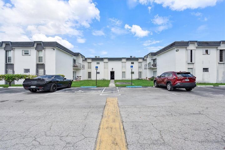 Property Photo:  7232 SW 94th Pl E6  FL 33173 