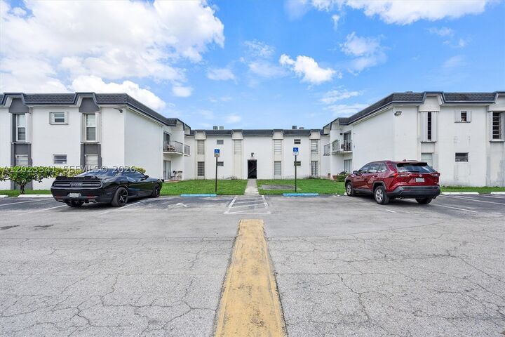 Property Photo:  7232 SW 94th Pl E6  FL 33173 