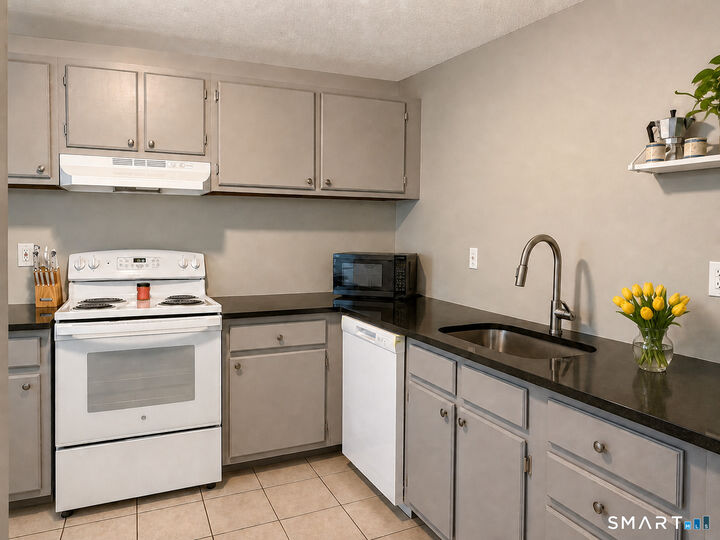 Property Photo: 63 Heather Ridge 63 CT 06484