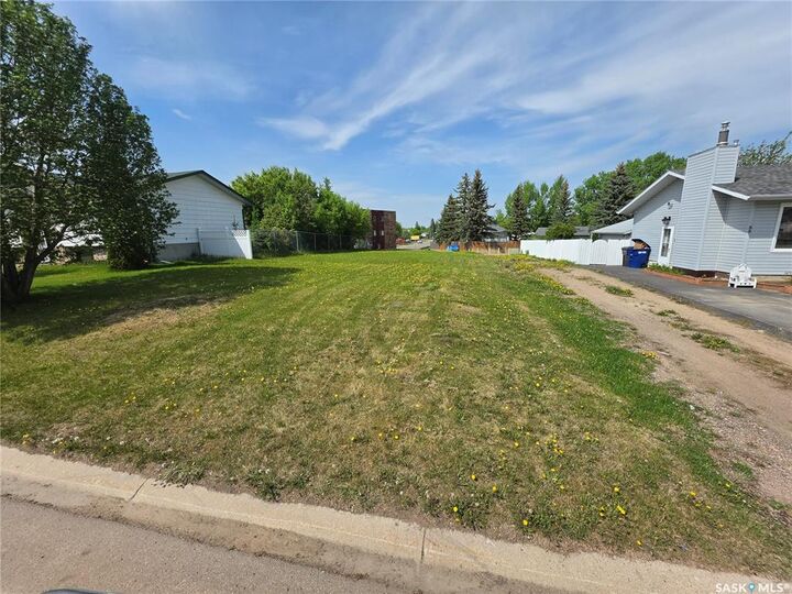 37 Dunfield Crescent — photo 1