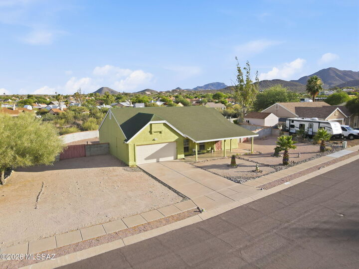 Property Photo: 2801 W Calle Gardenias AZ 85745