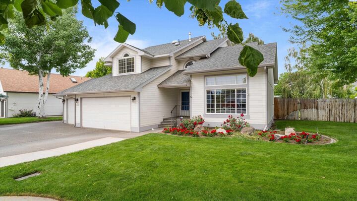 Property Photo:  1611 Alamosa Ave  WA 99352 