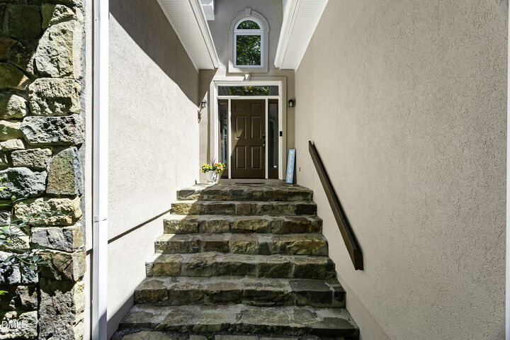Property Photo:  8 Rabbit Path  NC 27503 