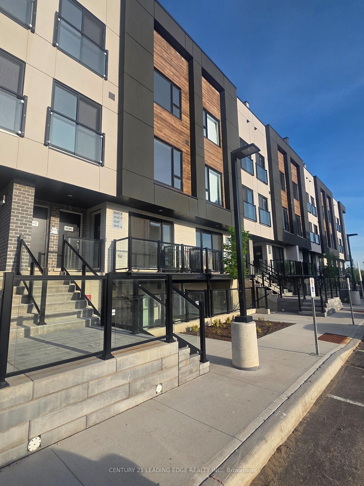 Photo de la propriété: 16 Melbourne Avenue 102C ON L2P 3J8