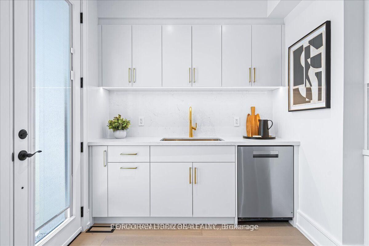 Property Photo:  225 Christie Street  ON M6G 3B5 