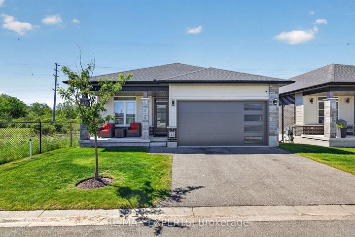 Property Photo: 10 McPherson Court 21 ON N5R 0L8