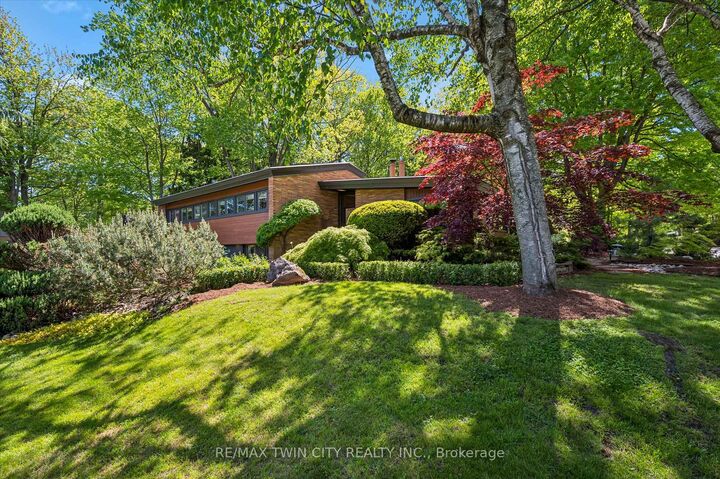 Property Photo: 16 Parkwood Drive ON N1S 3K7