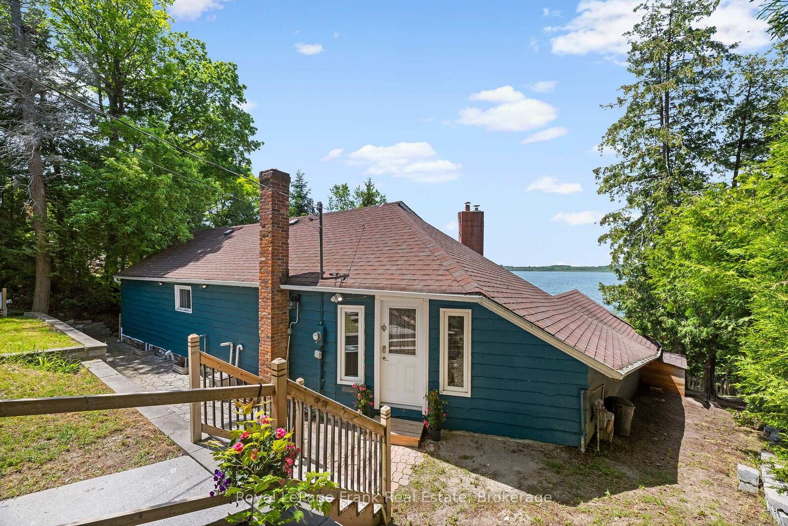Property Photo: 24 Pettet Drive ON L9L 1B4