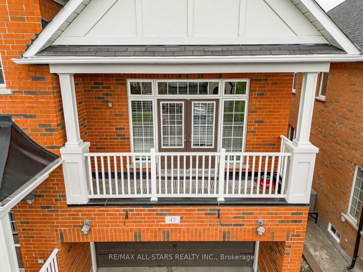 Property Photo:  43 Horsedreamer Lane  ON L4A 0G6 