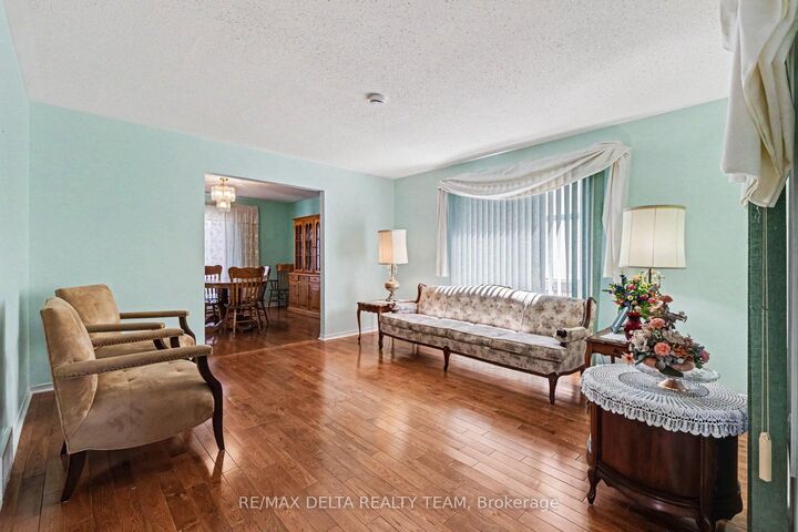 Property Photo: 27 Bramblegrove Crescent ON K1T 3G1