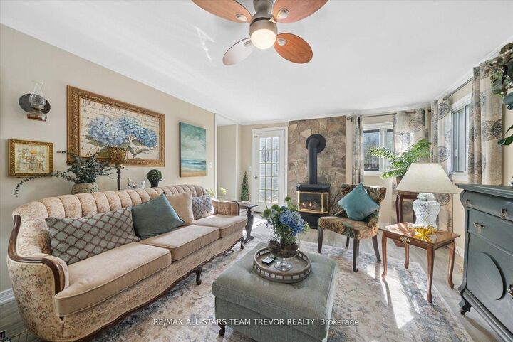 Property Photo: 24082 Warden Avenue ON L4P 3E9