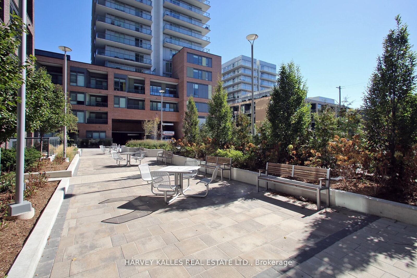 Property Photo: 185 Deerfield Road 305 ON L3Y 0G7