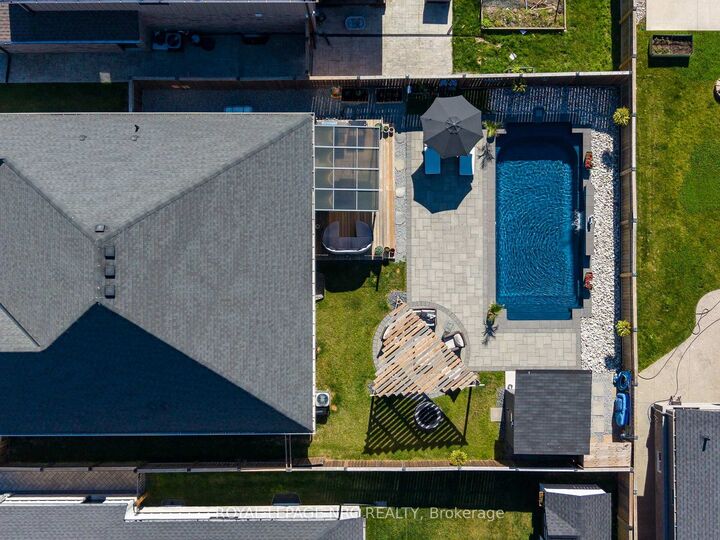 Property Photo: 2895 Arrowsmith Court ON L0S 1S0