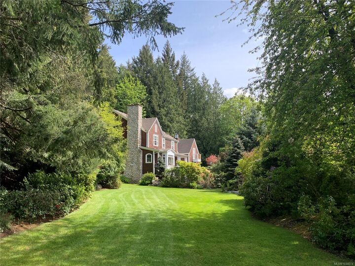 Property Photo: 1188 Garden Gate Dr BC V8M 2H6