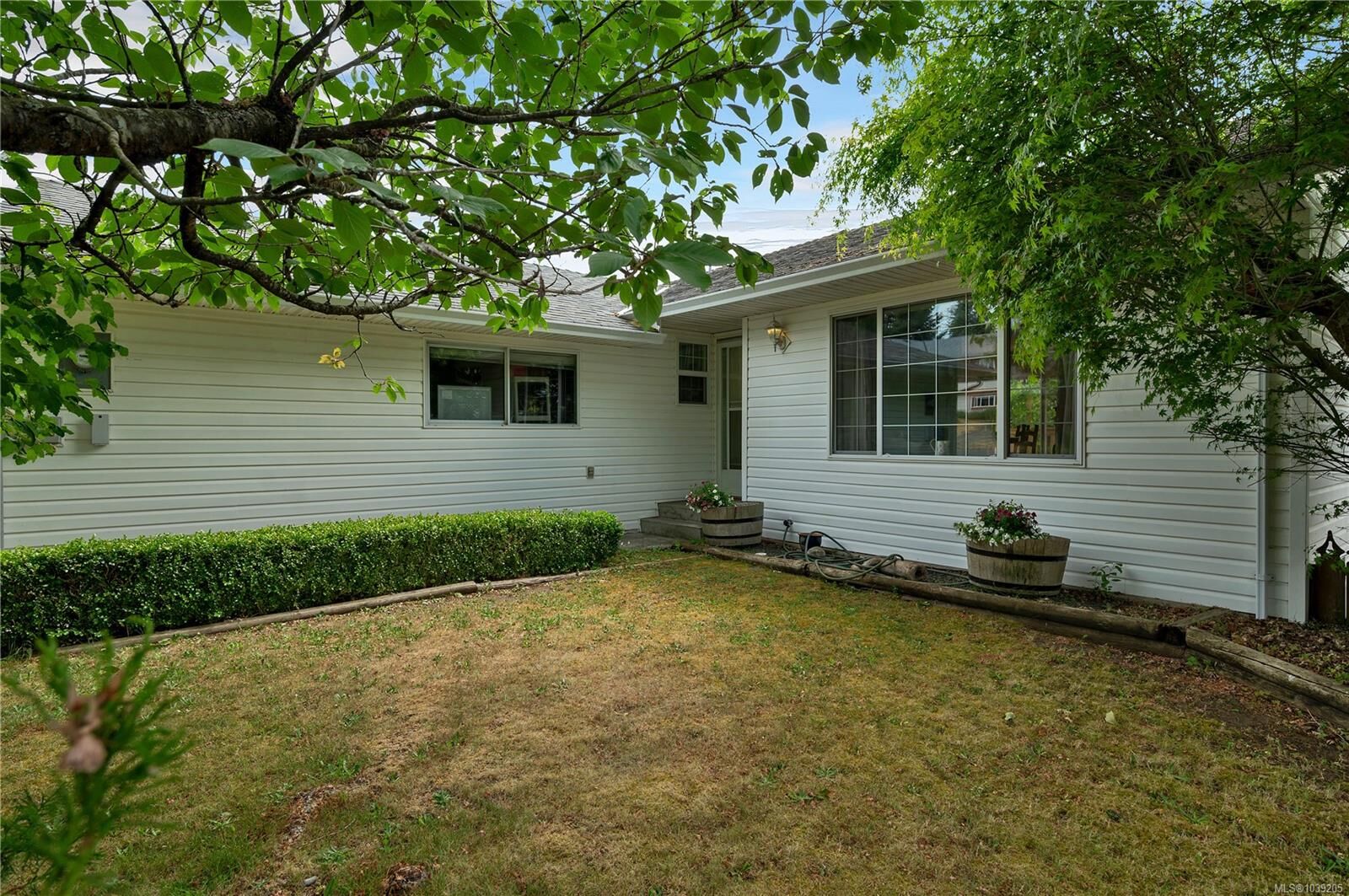 Property Photo:  755 Kit Cres  BC V9H 1P6 