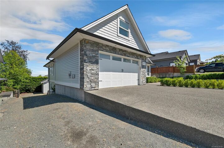 Property Photo: 2613 Sunderland Rd BC V9H 0C9