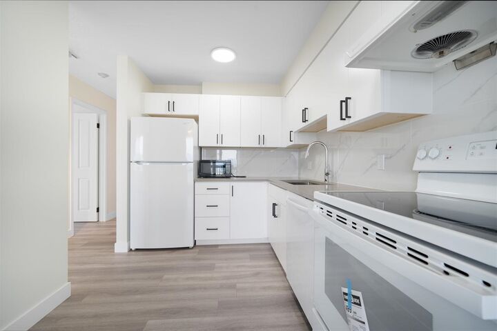Property Photo:  6540 Burlington Avenue 2102  BC V5H 4G3 