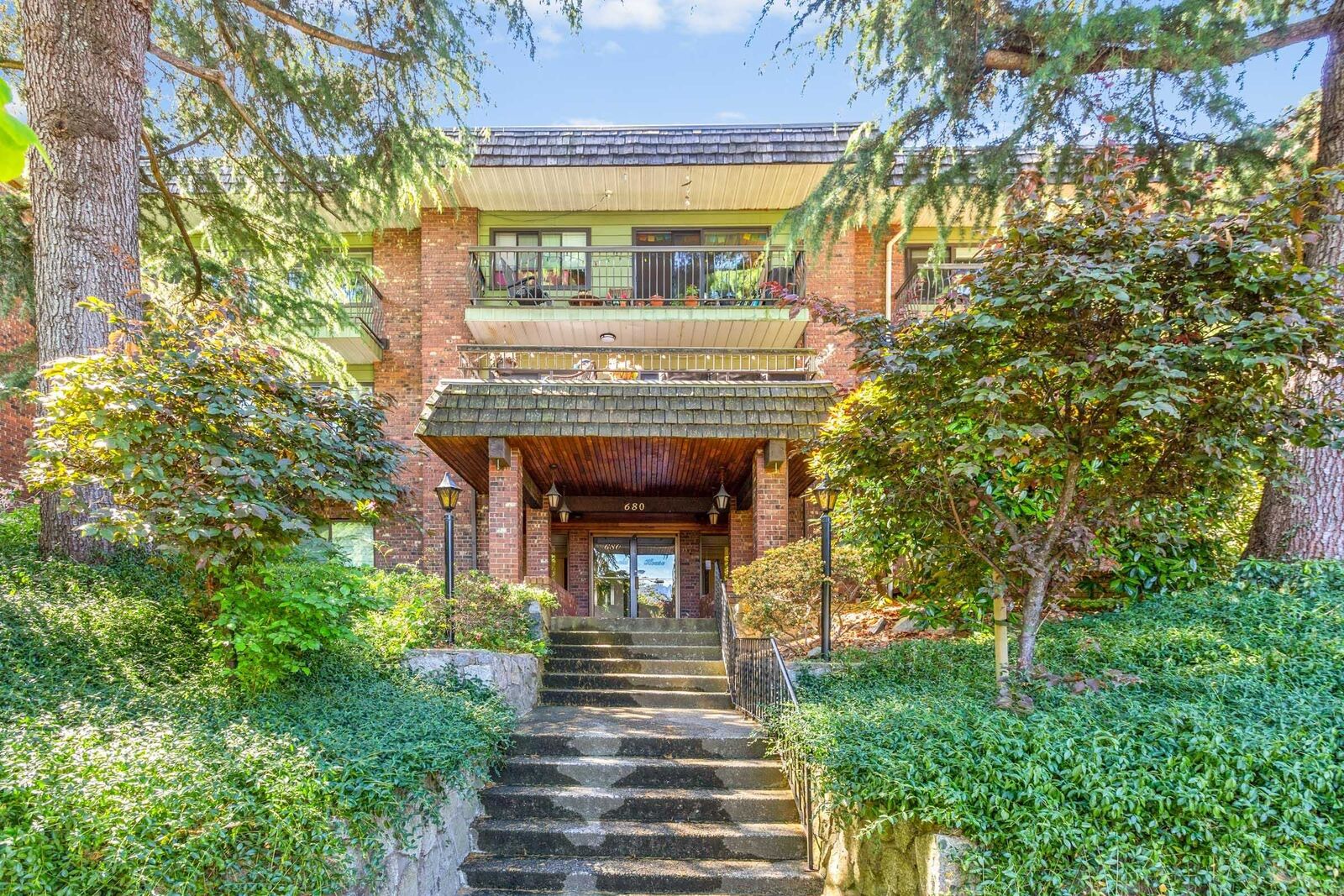 Property Photo:  680 E 5th Avenue 102  BC V5T 1J2 