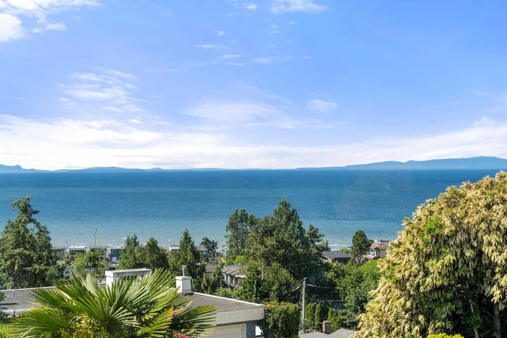 Property Photo: 15655 Semiahmoo Avenue BC V4B 1V4