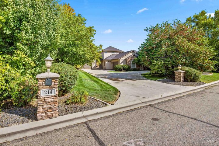 Property Photo:  214 E Shafer Vw  ID 83642-2581 