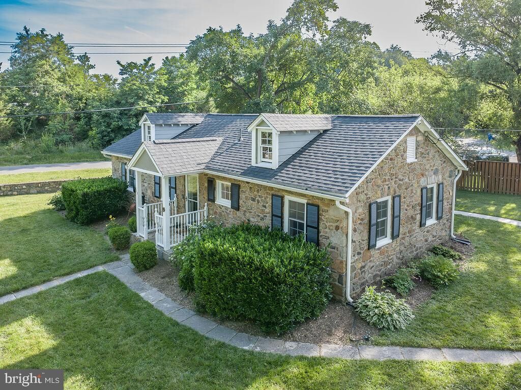Property Photo: 102 Phillips Court NW VA 20176