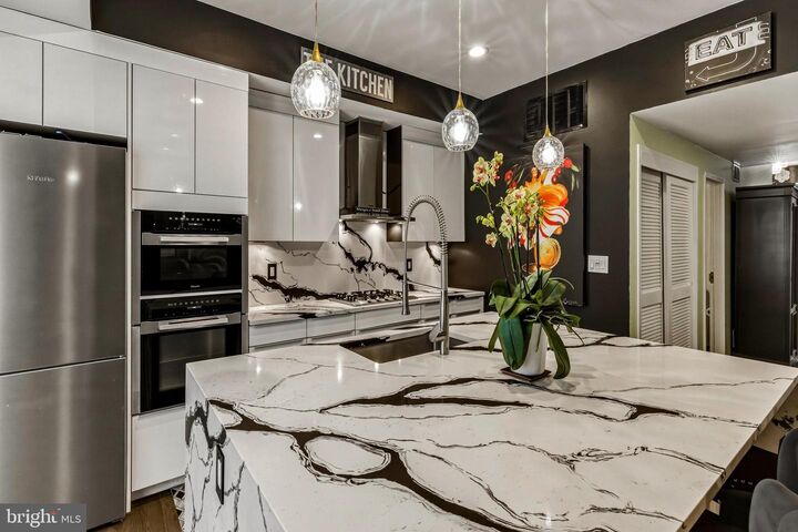 Property Photo: 122 New Street 30 4D PA 19106