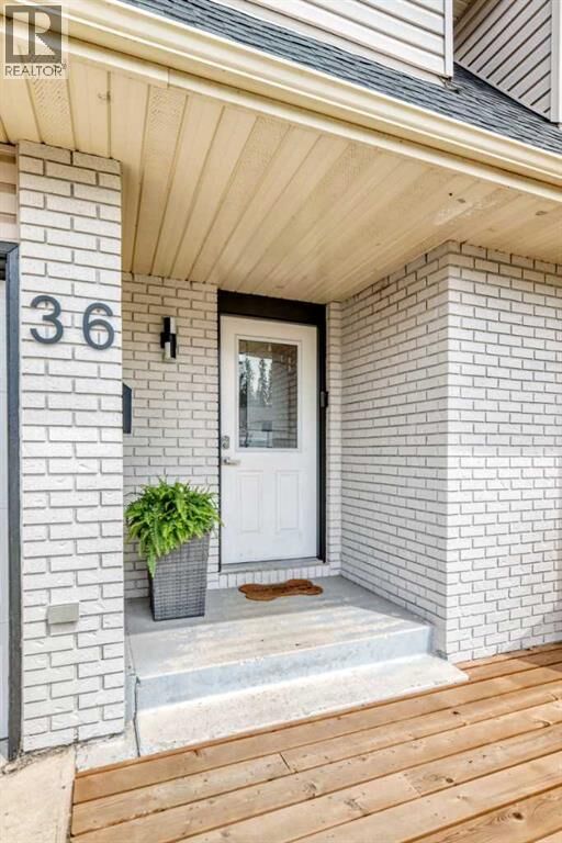 Property Photo: 36 Gregson Crescent AB T4P 2K4