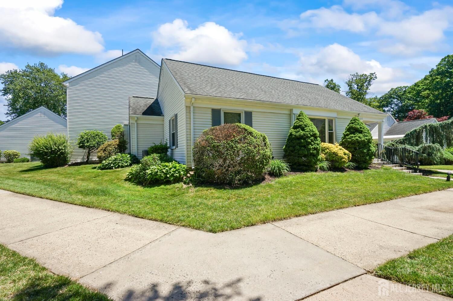 Property Photo:  312 Sharon Way C  NJ 08831 