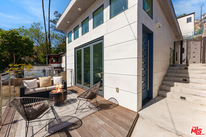 Property Photo:  443 W Avenue 37  CA 90065 