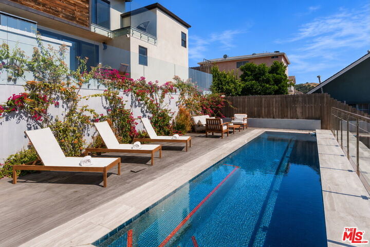 Property Photo:  3850 Glenalbyn Dr  CA 90065 