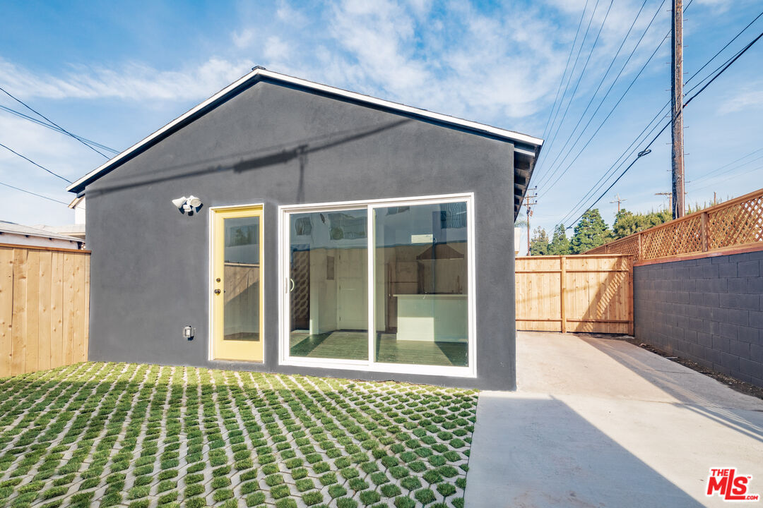 Property Photo: 11951 Missouri Ave CA 90025