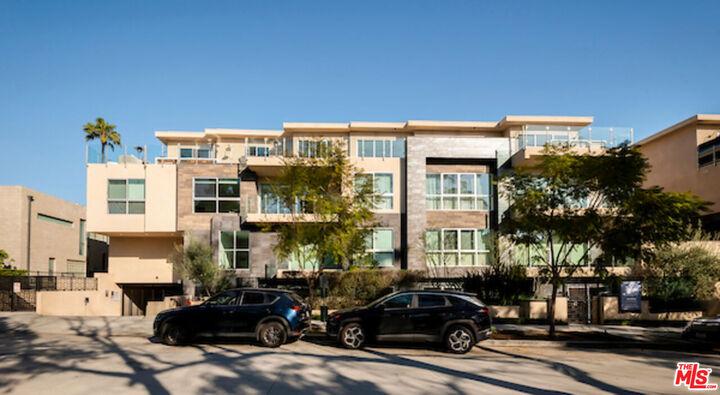 Property Photo:  728 N Sweetzer Ave  CA 90069 