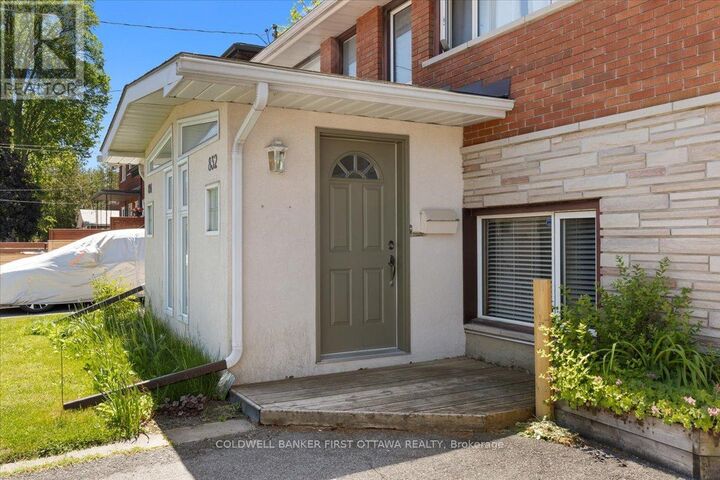 Photo de la propriété:  832 Ivanhoe Avenue  ON K2B 5S3 