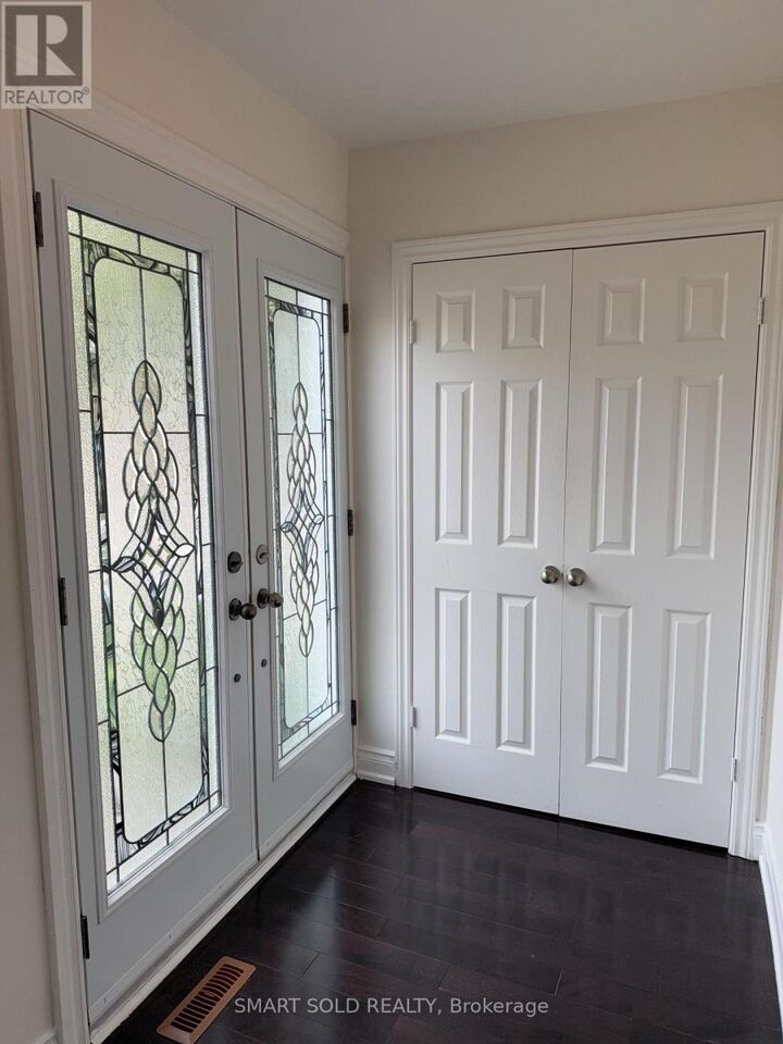 Property Photo:  1 Hammond Drive  ON L4G 2T8 