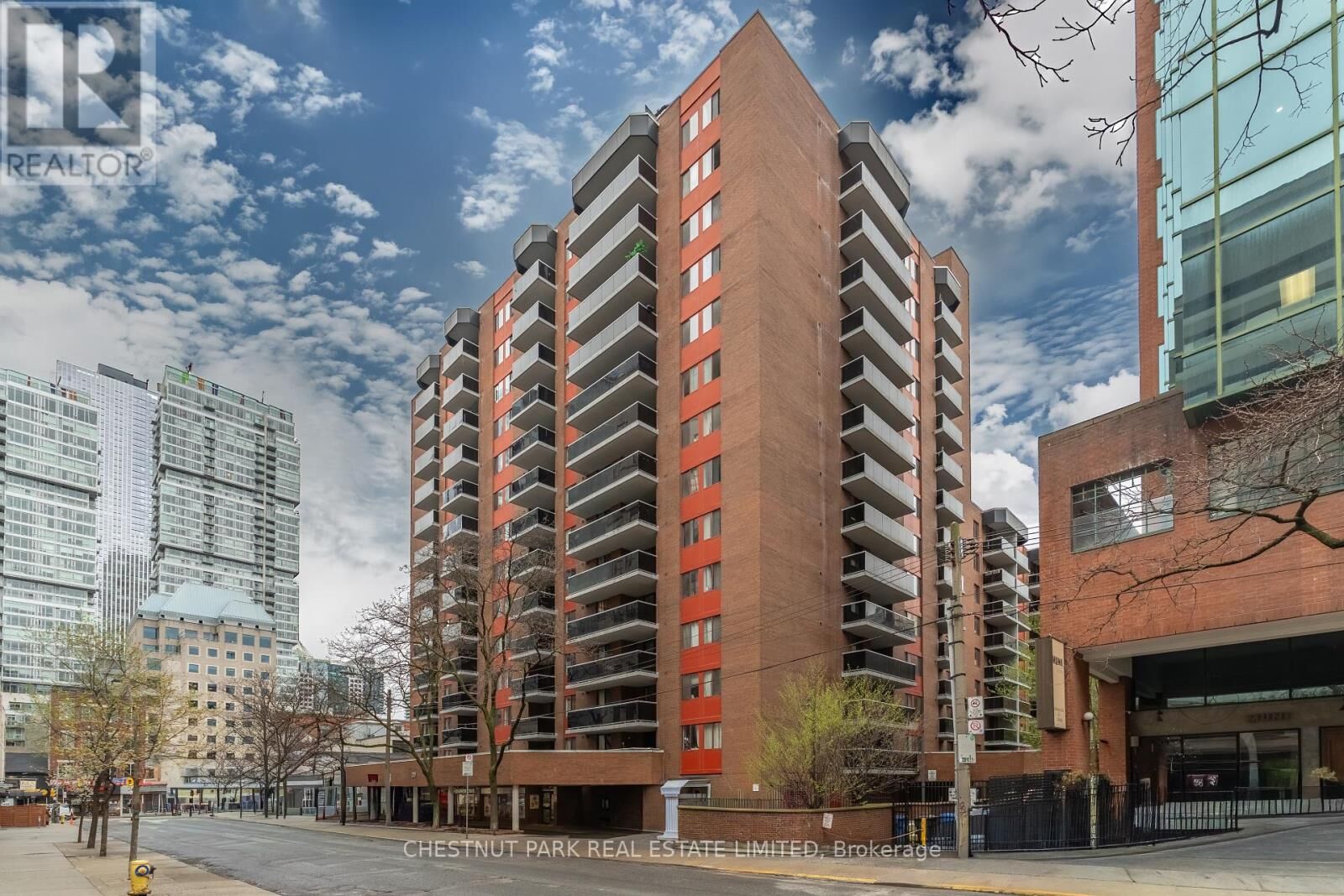 Property Photo:  20 Saint Patrick Street 821  ON M5T 2Y4 