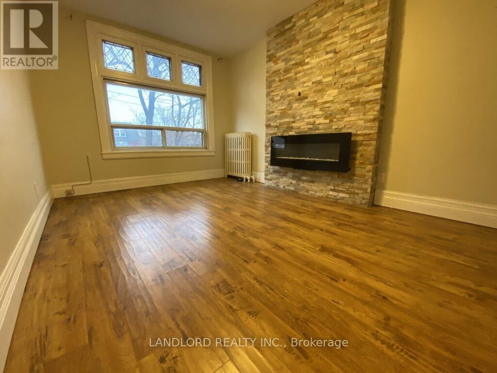 Property Photo:  412 Dovercourt Road Upper  ON M6J 3E7 