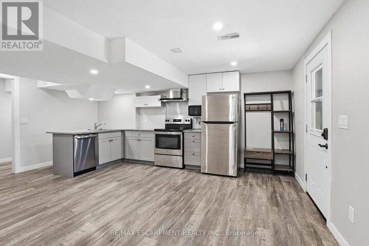 Property Photo:  43 Fleming Crescent  ON N3W 0C3 